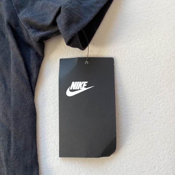 New Nike Boys Tshirt Size M. BQ5985-010 - Picture 4 of 4